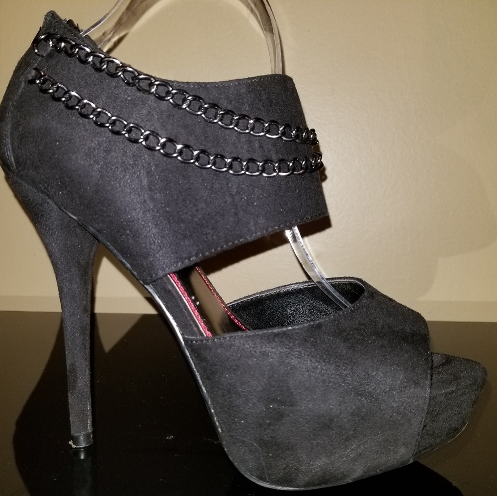 Shoes - Picture 4 of 8